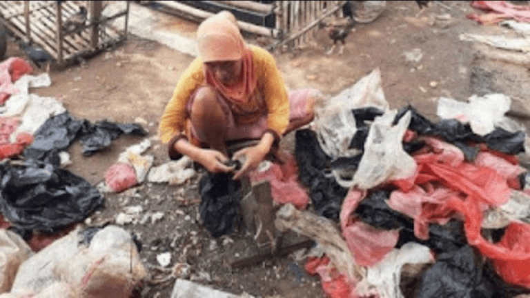 Ibu Ini Terpaksa Ngutang untuk Beli Pulsa Kuota, Pinjam HP, Demi Anak Bisa Belajar Online